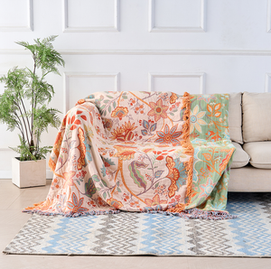 Weiche Kuscheldecke mit Boho-Blumenmuster