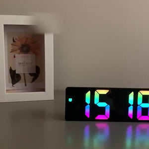 Digitaler Wecker mit 3-stufiger Helligkeitseinstellung