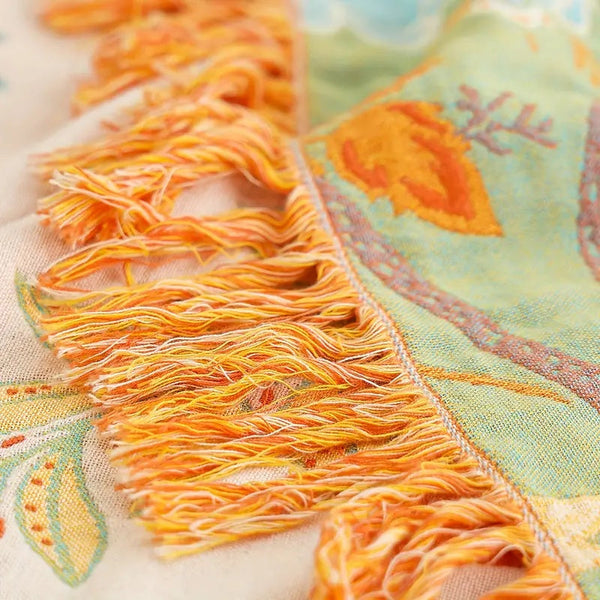 Weiche Kuscheldecke mit Boho-Blumenmuster