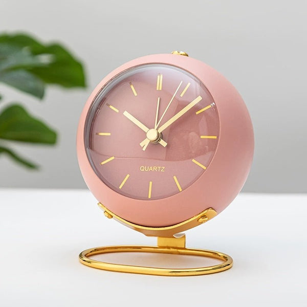 Retro-Tischwecker mit goldenem Ständer