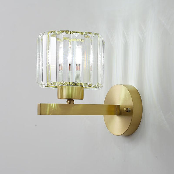 Moderne Wandleuchte mit Schirm und runder Rückwand
