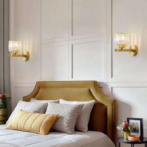 Moderne Wandleuchte mit Schirm und runder Rückwand