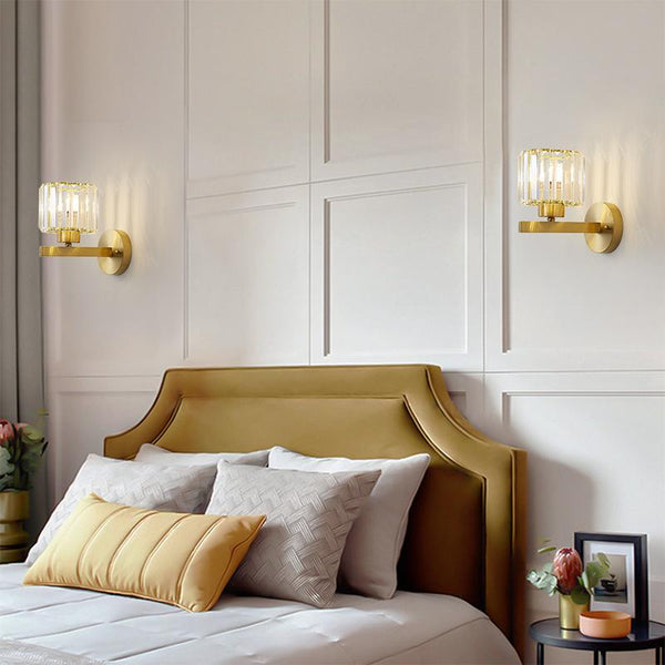 Moderne Wandleuchte mit Schirm und runder Rückwand