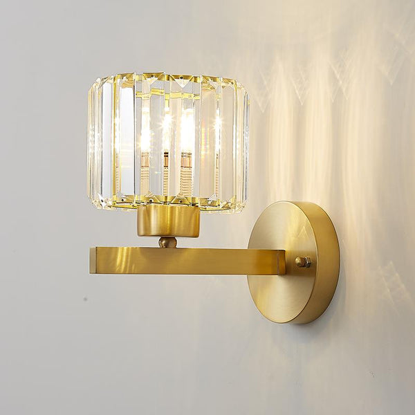 Moderne Wandleuchte mit Schirm und runder Rückwand