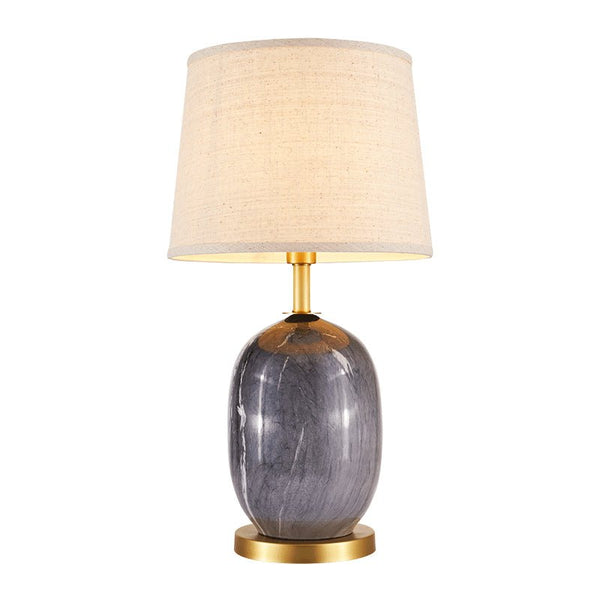 Moderne LED Tischleuchte mit Spitz Zulaufendem Schirm