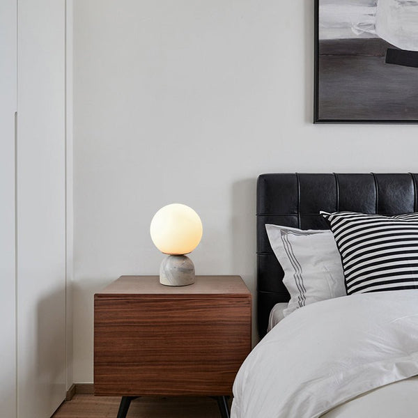 Minimalistische LED-Tischlampe mit Runder Kuppel