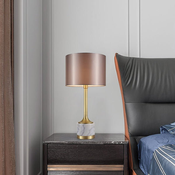 Moderne LED Tischleuchte mit Zylindrischem Schirm