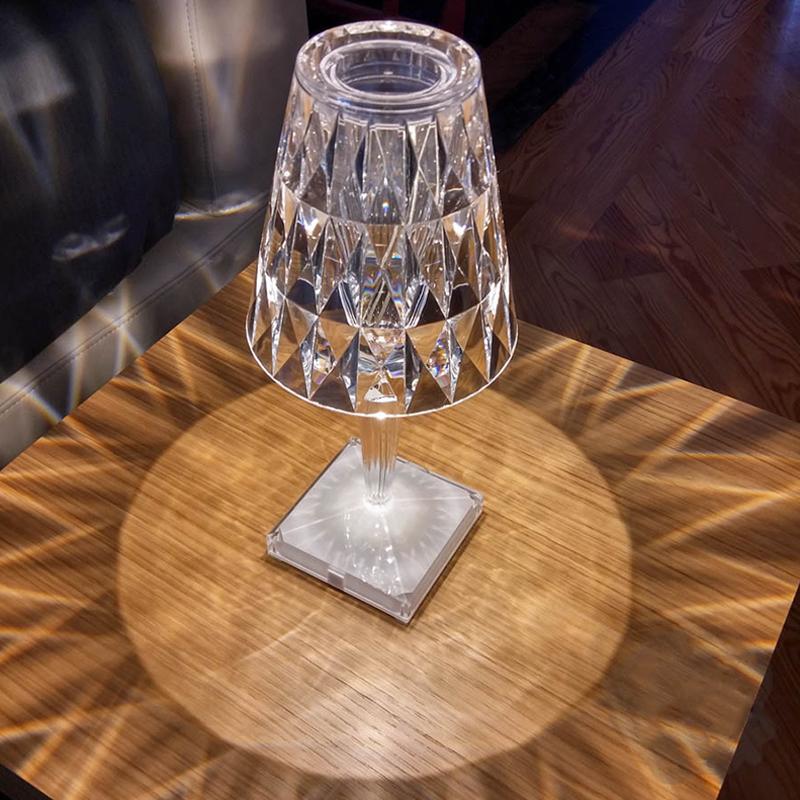 Akku Modern LED Tischleuchte