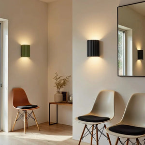 Moderne Zylinder-Wandleuchte mit Rippen