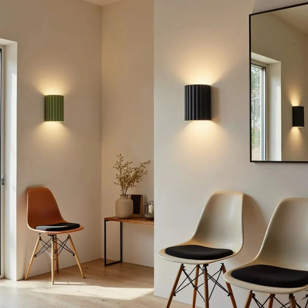 Moderne Zylinder-Wandleuchte mit Rippen