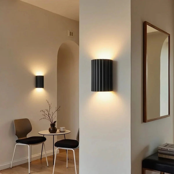 Moderne Zylinder-Wandleuchte mit Rippen